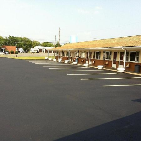 Budget Inn Mifflintown Exterior photo