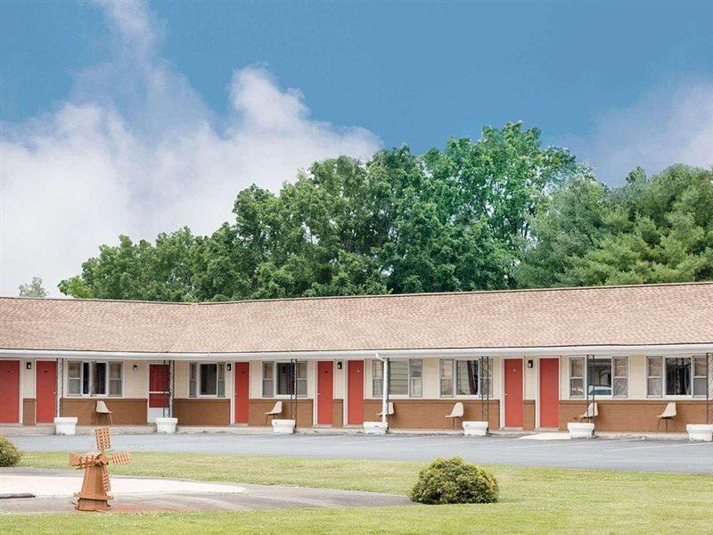 Budget Inn Mifflintown Exterior photo