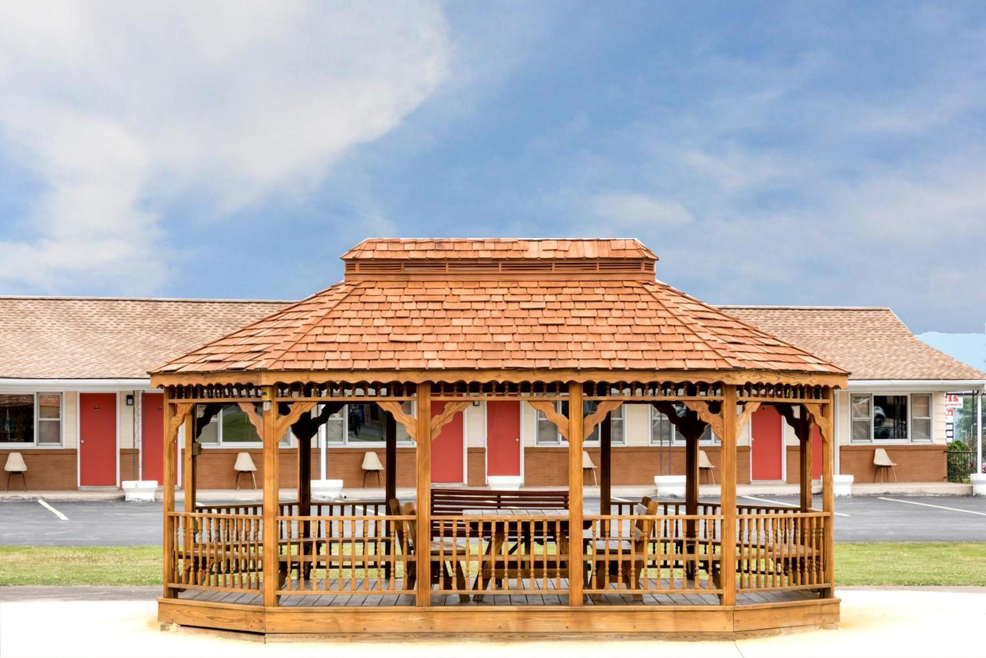 Budget Inn Mifflintown Exterior photo