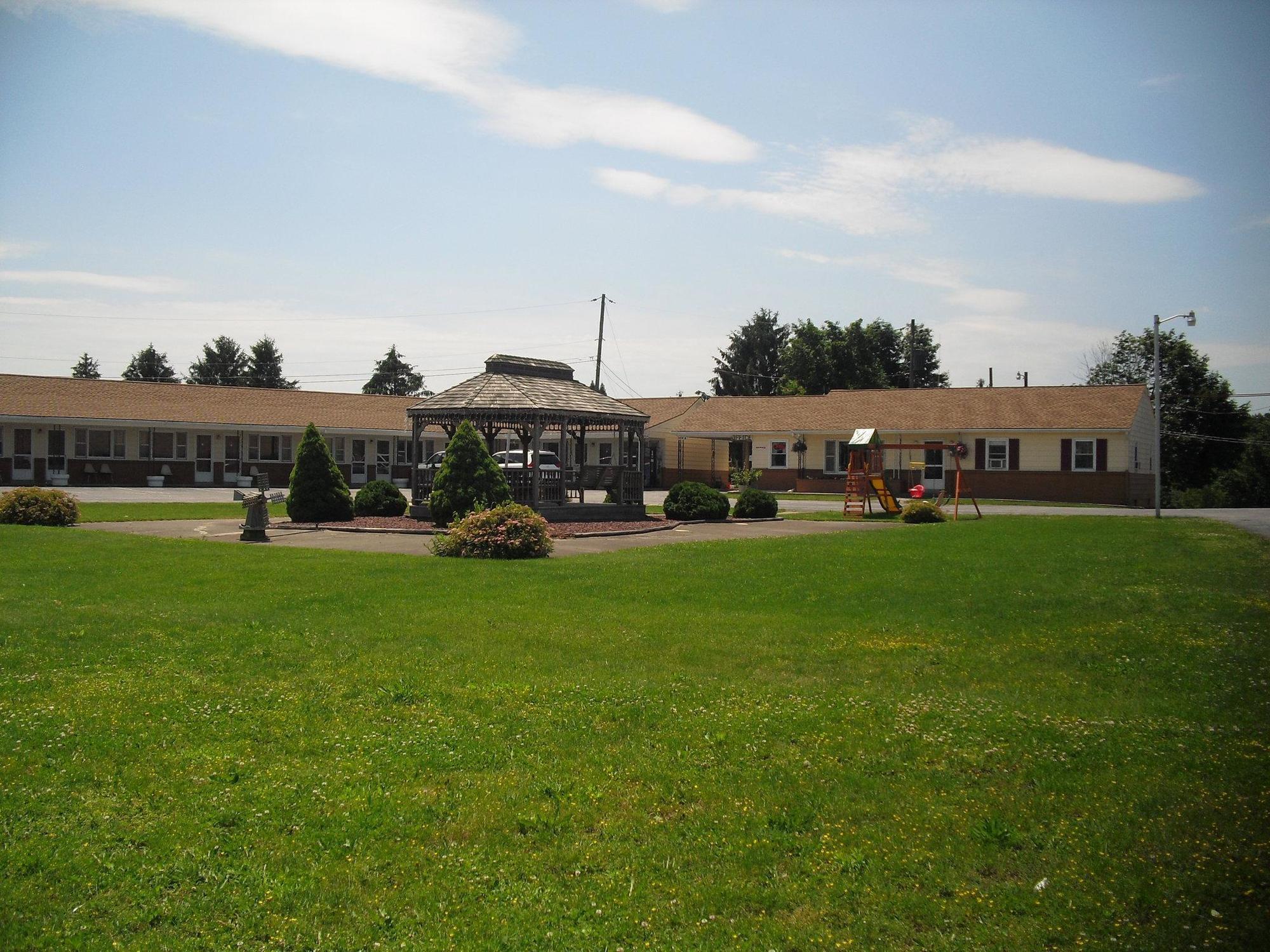 Budget Inn Mifflintown Exterior photo